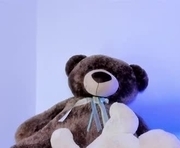 ayshel_lira is a  year old female webcam sex model.