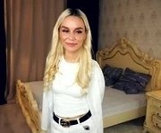 gwenbudlong is a 18 year old female webcam sex model.