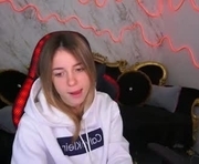 babe_dollie is a 18 year old female webcam sex model.