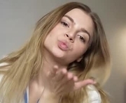 pretty_choice is a 18 year old female webcam sex model.