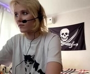 flairgaff is a 18 year old female webcam sex model.