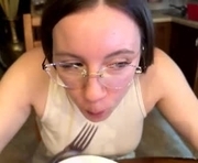 willadarnell is a 18 year old female webcam sex model.