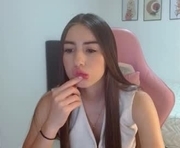 nicoll_28 is a  year old female webcam sex model.