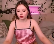 monamuree is a 19 year old female webcam sex model.