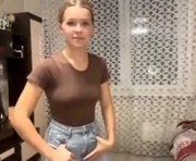 miahavlicek is a 18 year old female webcam sex model.