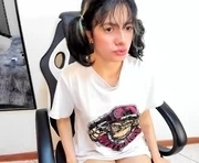 miyu_komori is a 18 year old female webcam sex model.