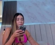 annyy_rosse is a 24 year old female webcam sex model.