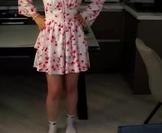 shapasser is a 18 year old female webcam sex model.