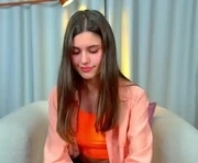 arianaallens is a 19 year old female webcam sex model.