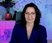 unatera is a 45 year old female webcam sex model.