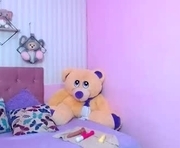 zara_cute18 is a 19 year old female webcam sex model.