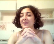 heavenlycreature is a 18 year old female webcam sex model.