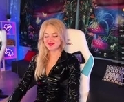 karolinahayes is a 18 year old female webcam sex model.