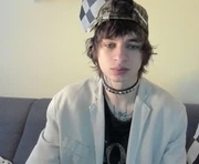 oliverrgroove is a 18 year old male webcam sex model.