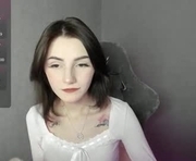 mell_kitty is a 19 year old female webcam sex model.