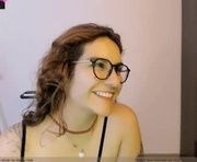 rosiexxx24 is a 31 year old female webcam sex model.