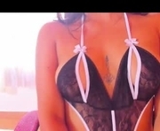 _alis21_ is a 20 year old female webcam sex model.