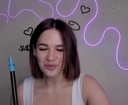 ellyburton is a 25 year old female webcam sex model.