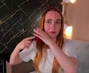 gwenbunn is a 18 year old female webcam sex model.
