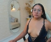 renatavelvet is a 25 year old female webcam sex model.
