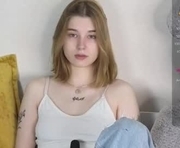 lolly_fly is a 20 year old female webcam sex model.