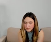 arthurpelto is a 18 year old female webcam sex model.