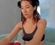 kim_klaverly is a 19 year old female webcam sex model.