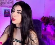 aliceusen is a 20 year old female webcam sex model.