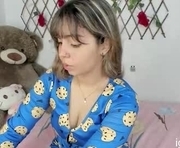 emma_grayys is a 19 year old female webcam sex model.