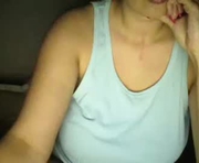 dream_natasha is a 19 year old female webcam sex model.