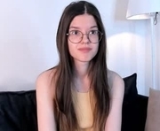 hellogentlemana is a 18 year old female webcam sex model.