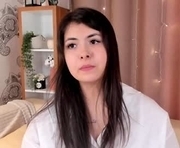 odelyngunton is a 18 year old female webcam sex model.