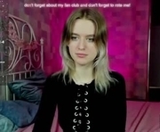 betany_foks is a 19 year old female webcam sex model.