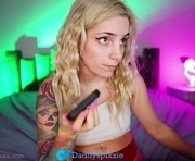 daddyspixxie is a 25 year old female webcam sex model.