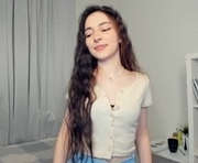 sallysaynes is a 18 year old female webcam sex model.