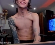 andrew_round is a 18 year old male webcam sex model.