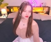 kar1nah1ll is a 18 year old female webcam sex model.