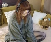 silly_soul is a 19 year old female webcam sex model.
