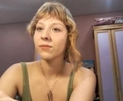 bonniehiggins is a 18 year old female webcam sex model.