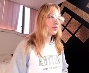 mayajhons is a 18 year old female webcam sex model.