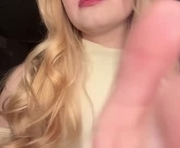 rendasweene is a 18 year old female webcam sex model.