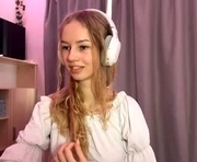 cherryrush951544 is a 18 year old female webcam sex model.