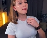 trinahillier is a 19 year old female webcam sex model.