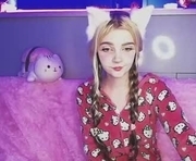 fluffyellie is a 24 year old female webcam sex model.