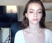 ariacreazy is a 20 year old female webcam sex model.