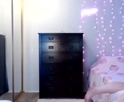 bellamonroee is a  year old female webcam sex model.