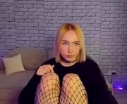evaberrington is a 21 year old female webcam sex model.