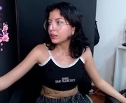 bjoneyy is a 20 year old female webcam sex model.