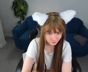 tender_lionessss is a 18 year old female webcam sex model.