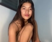 yoursweet_potito is a 19 year old female webcam sex model.